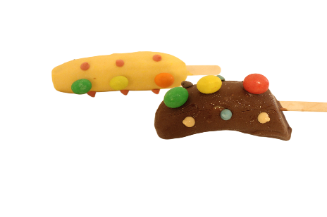 Chocobananos es banano fresco y congelado, con variedad de toppings!!