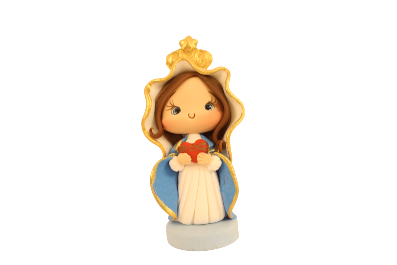 Productos personalizados con técnicas de estampado entre los cuales manejamos: Mugs, cojines, cartucheras, pad mouse, gorros quirúrgicos y lanyards. También manejamos una línea de detalles religiosos en porcelanicron: denarios, rosarios, llaveros denarios, esferas acrílicas con vírgenes y nacimientos.